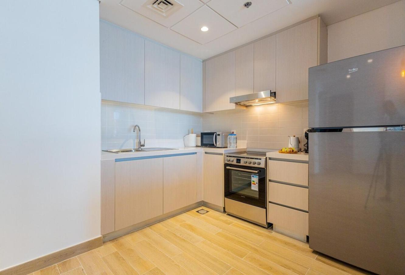 Voyage's Elegant 1br In Waters Edge Abu Dhabi