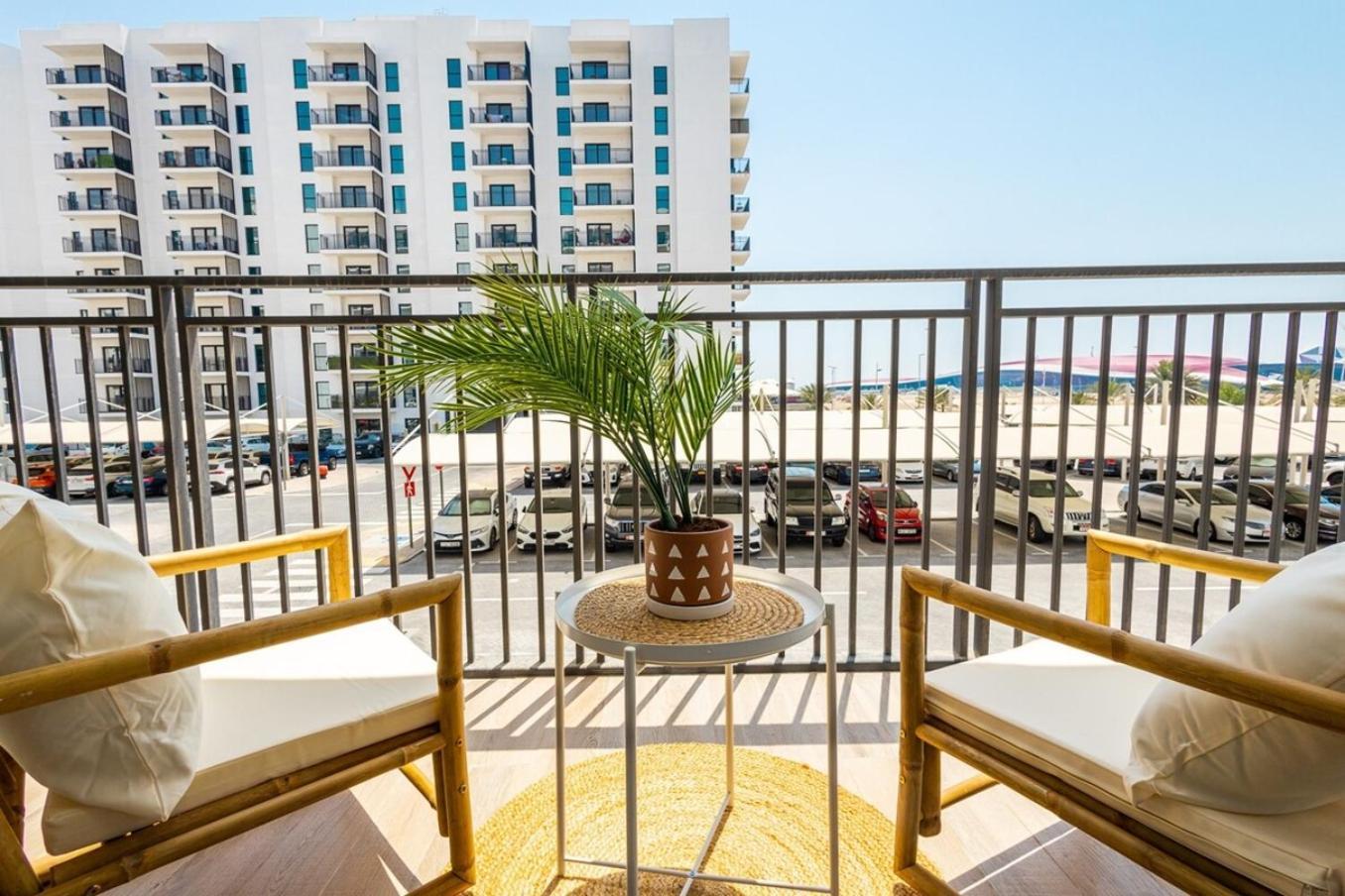 Voyage's Elegant 1br In Waters Edge Apartment Abu Dhabi
