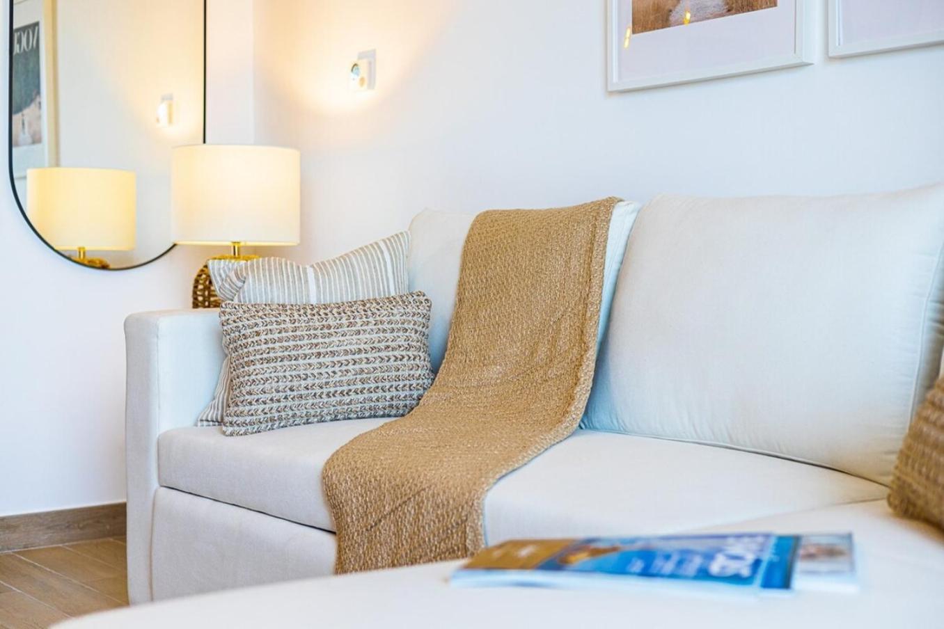Voyage's Elegant 1br In Waters Edge Abu Dhabi